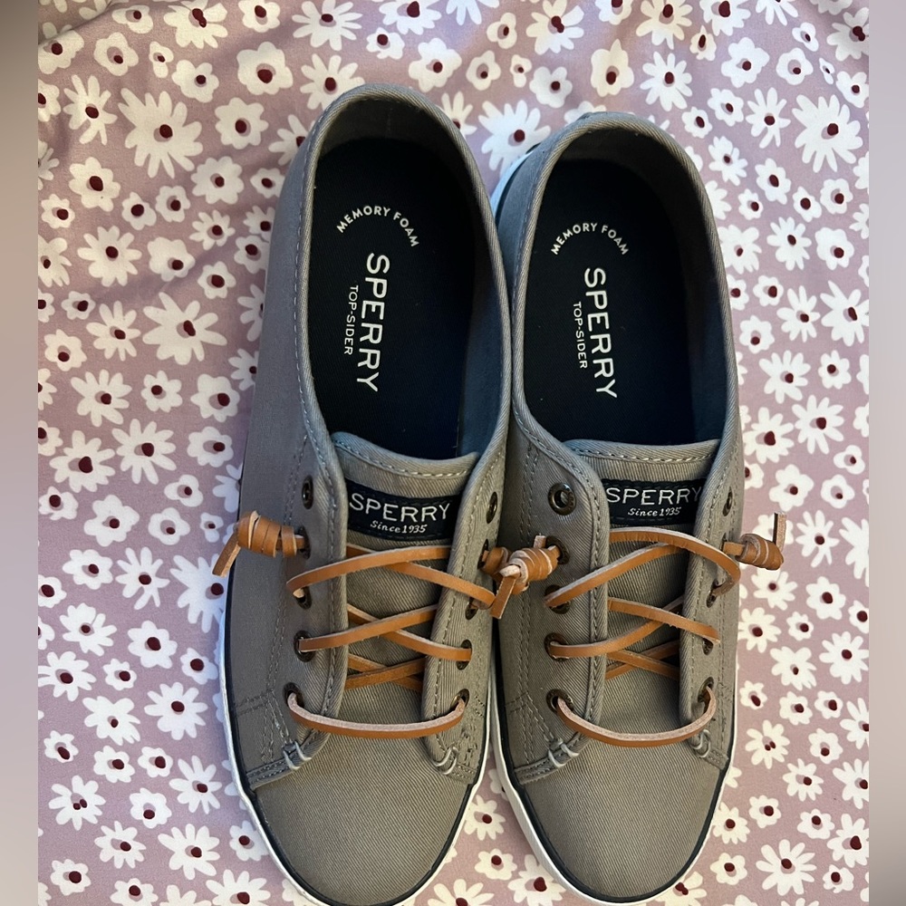 NWOT sperrys